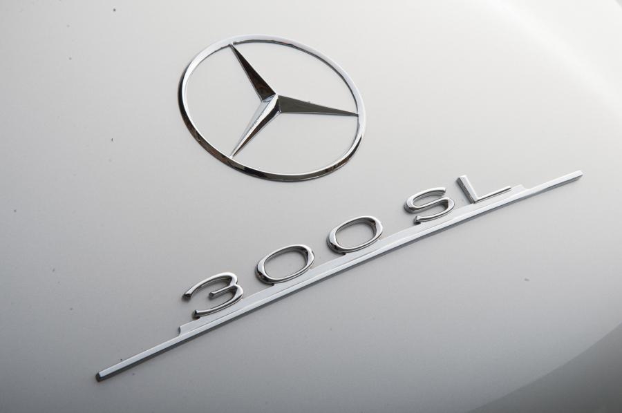 Логотип Mercedes-Benz 300 SL 1955 года  (фото 48 из 233)